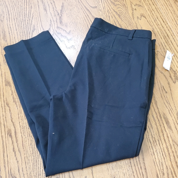 GAP Pants - NWT Gap maternity pants. Size 8.